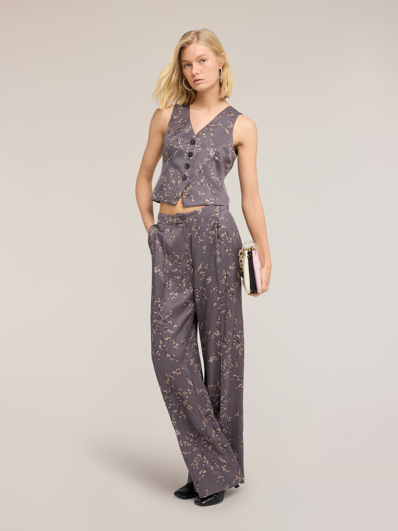 Palazzo pants in viscose twill with floral print image number 0