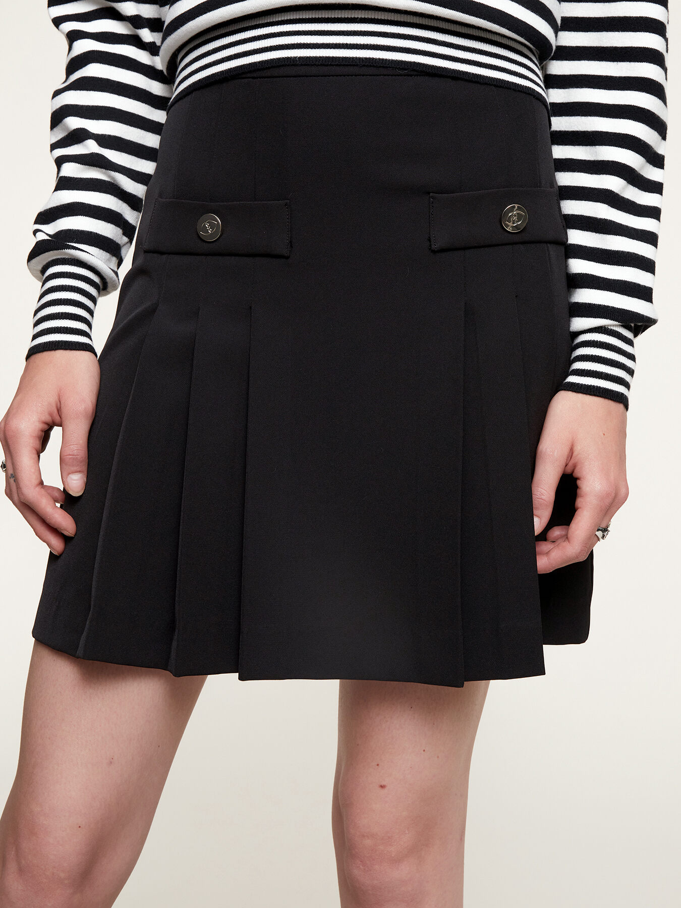 Kurzer Faltenrock image number 2