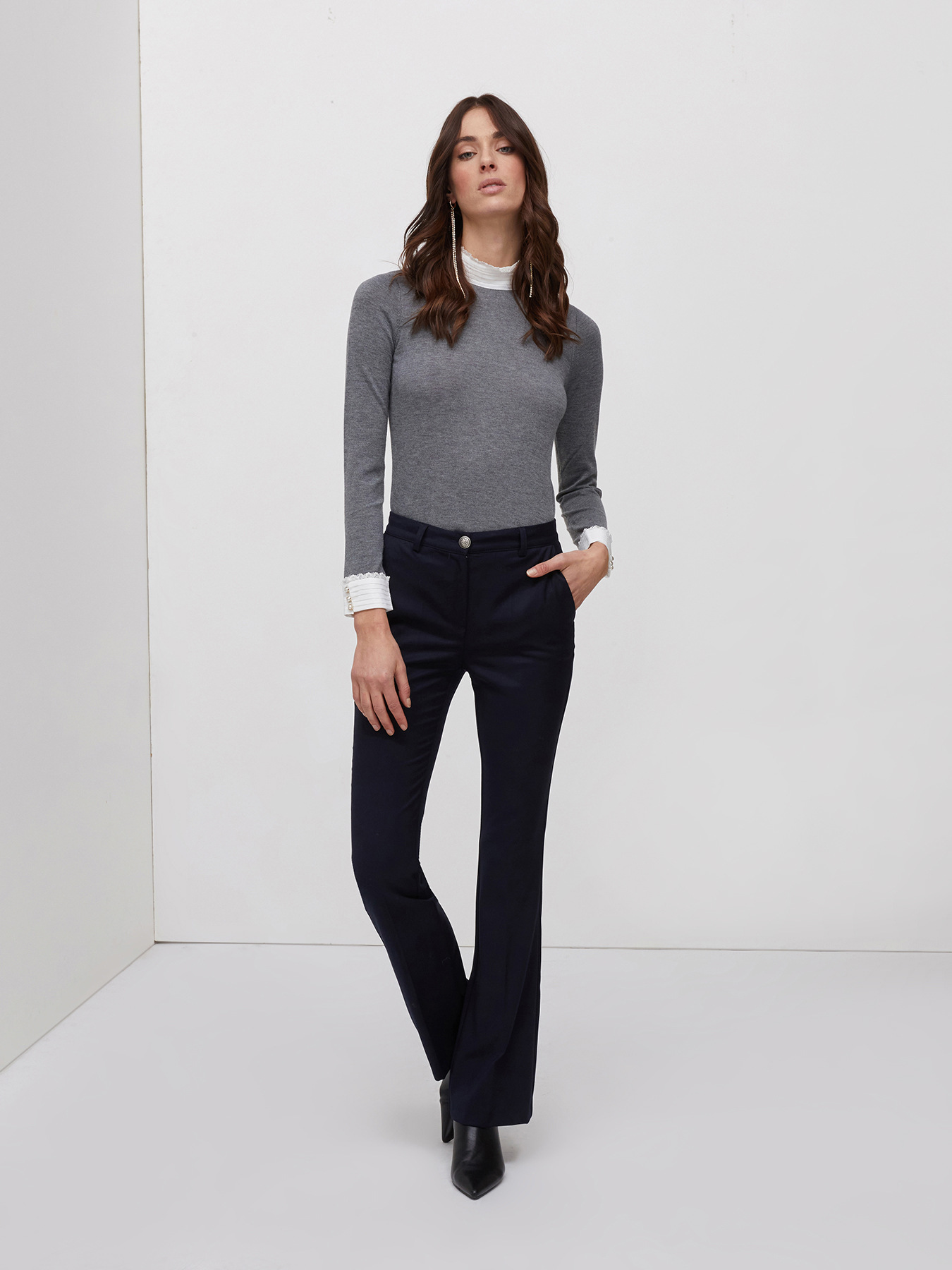 Dual-fabric sweater with contrasting collar image number 0