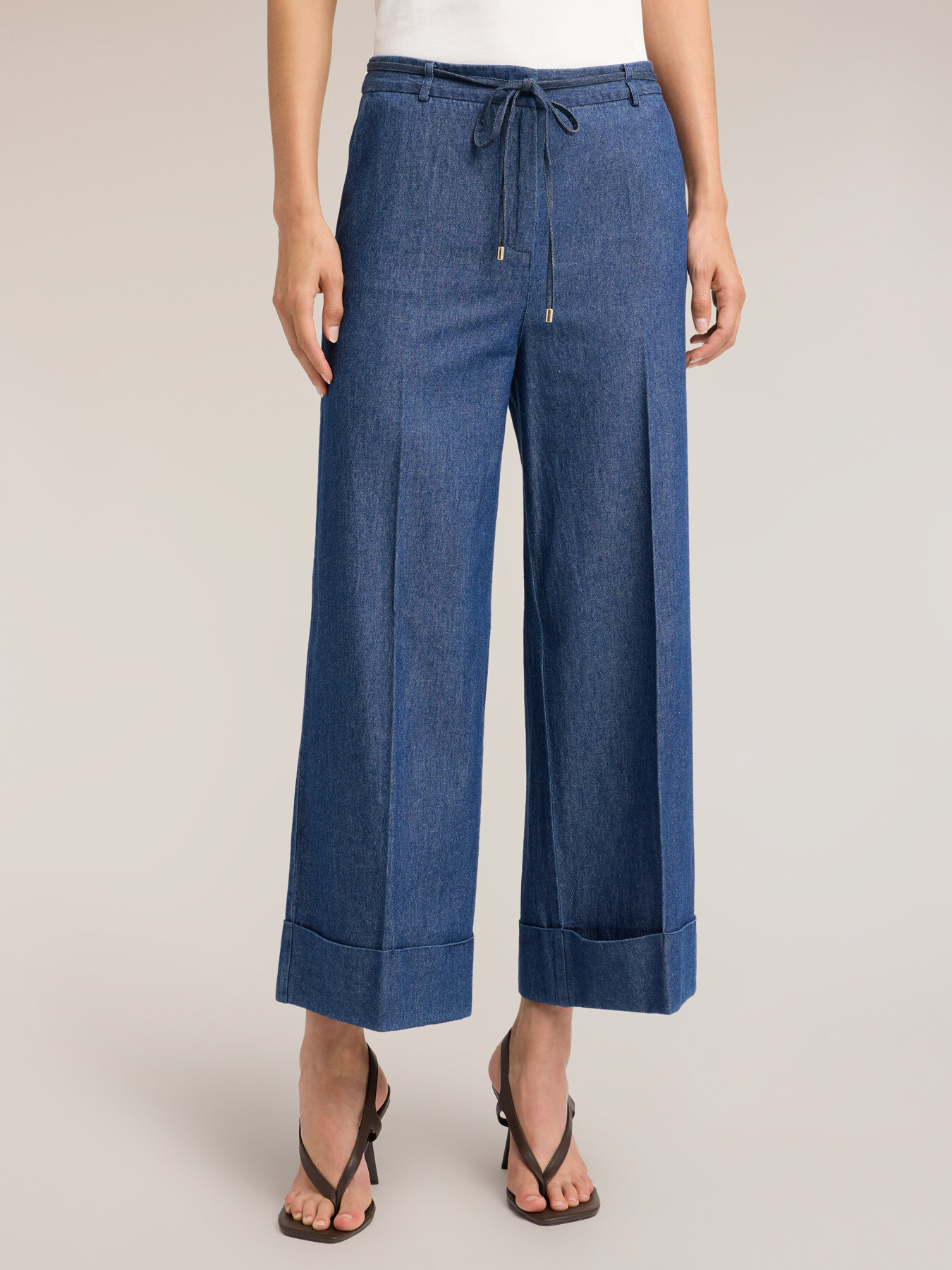 Cropped palazzo jeans with drawstring image number 3