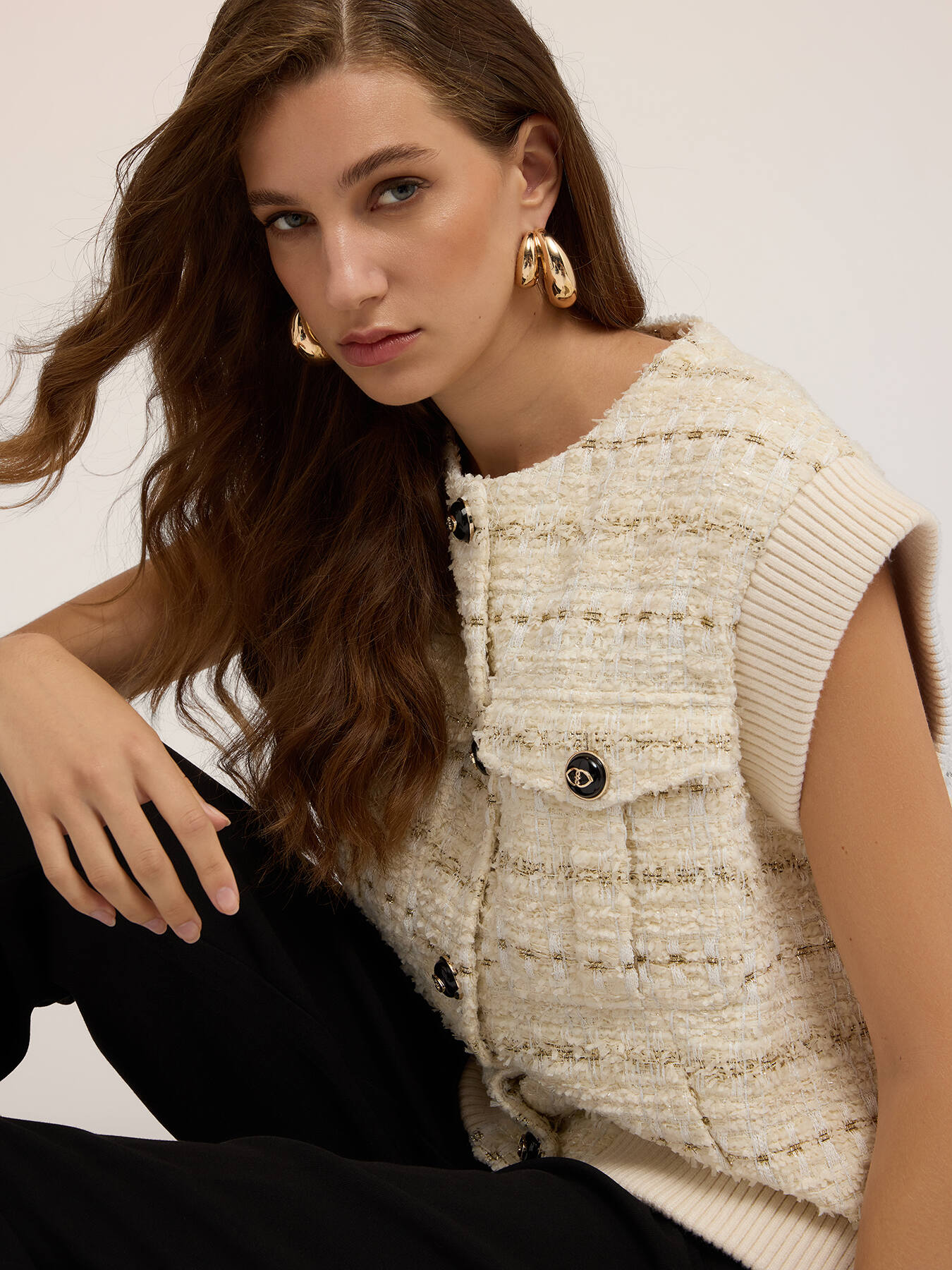 Boucl&eacute; fabric vest image number 3