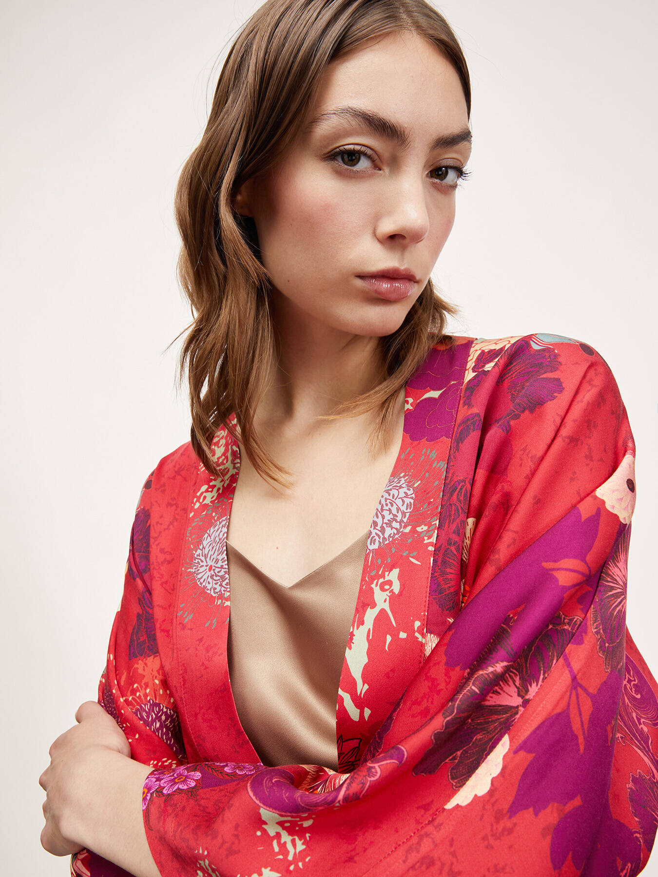 Kimono con estampado de flores image number 2