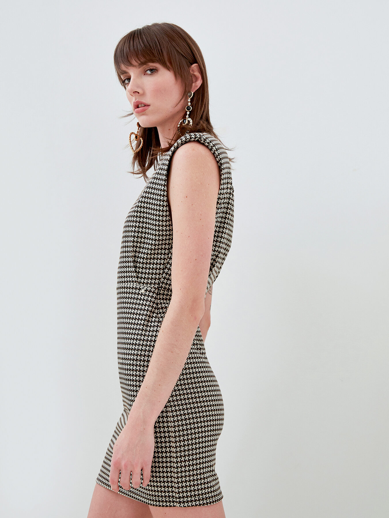 Houndstooth sheath dress with padded shoulders image number 0