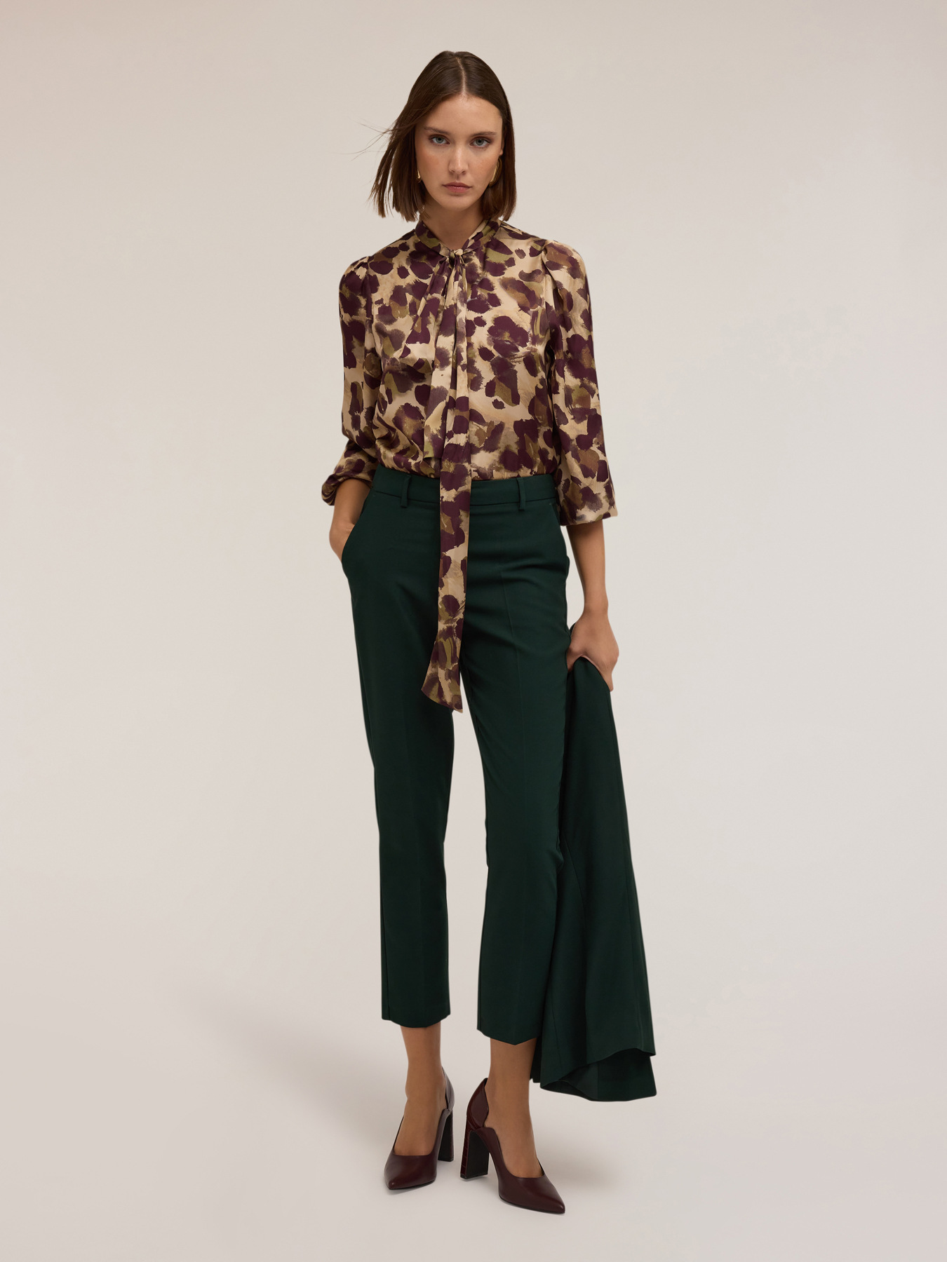 Blusa con fiocco fantasia camouflage image number 2