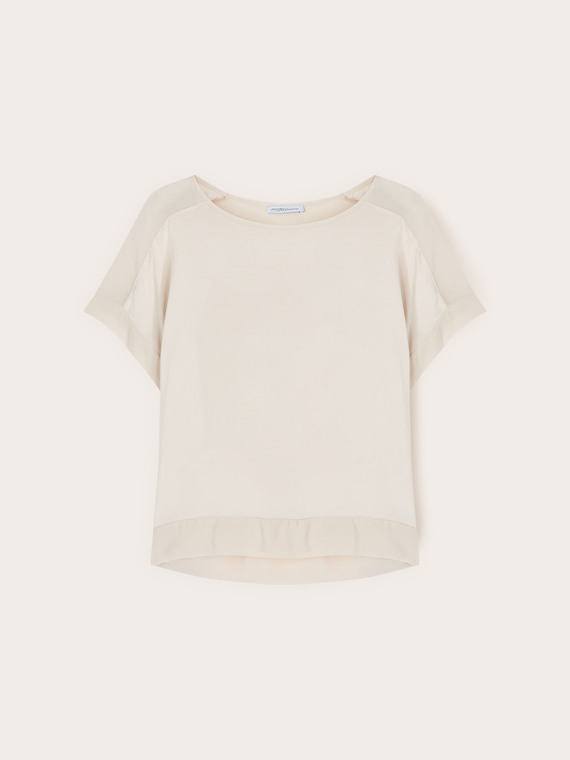 Blusa in raso con scollo a barchetta