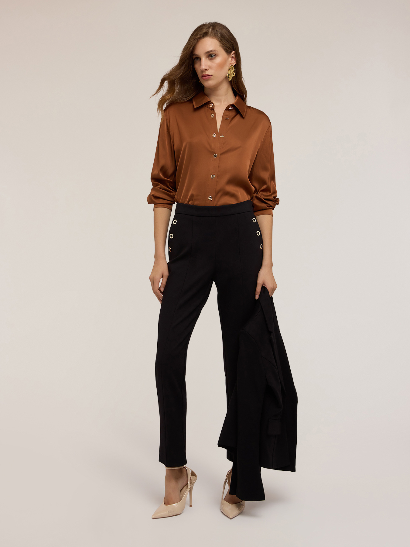 Satinbluse mit Ösen image number 2