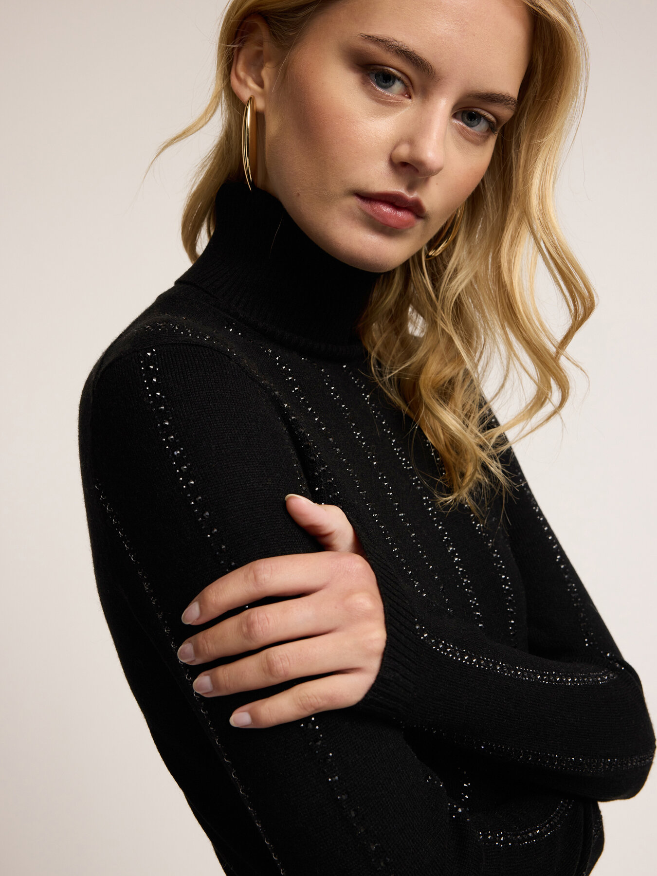 Dolcevita in maglia con strass image number 0