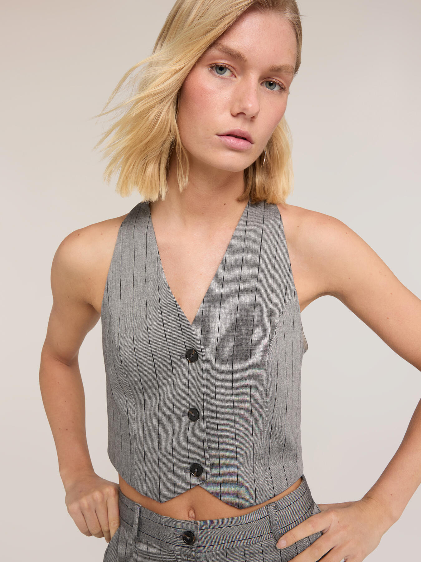 Top gilet gessato in misto lino image number 2