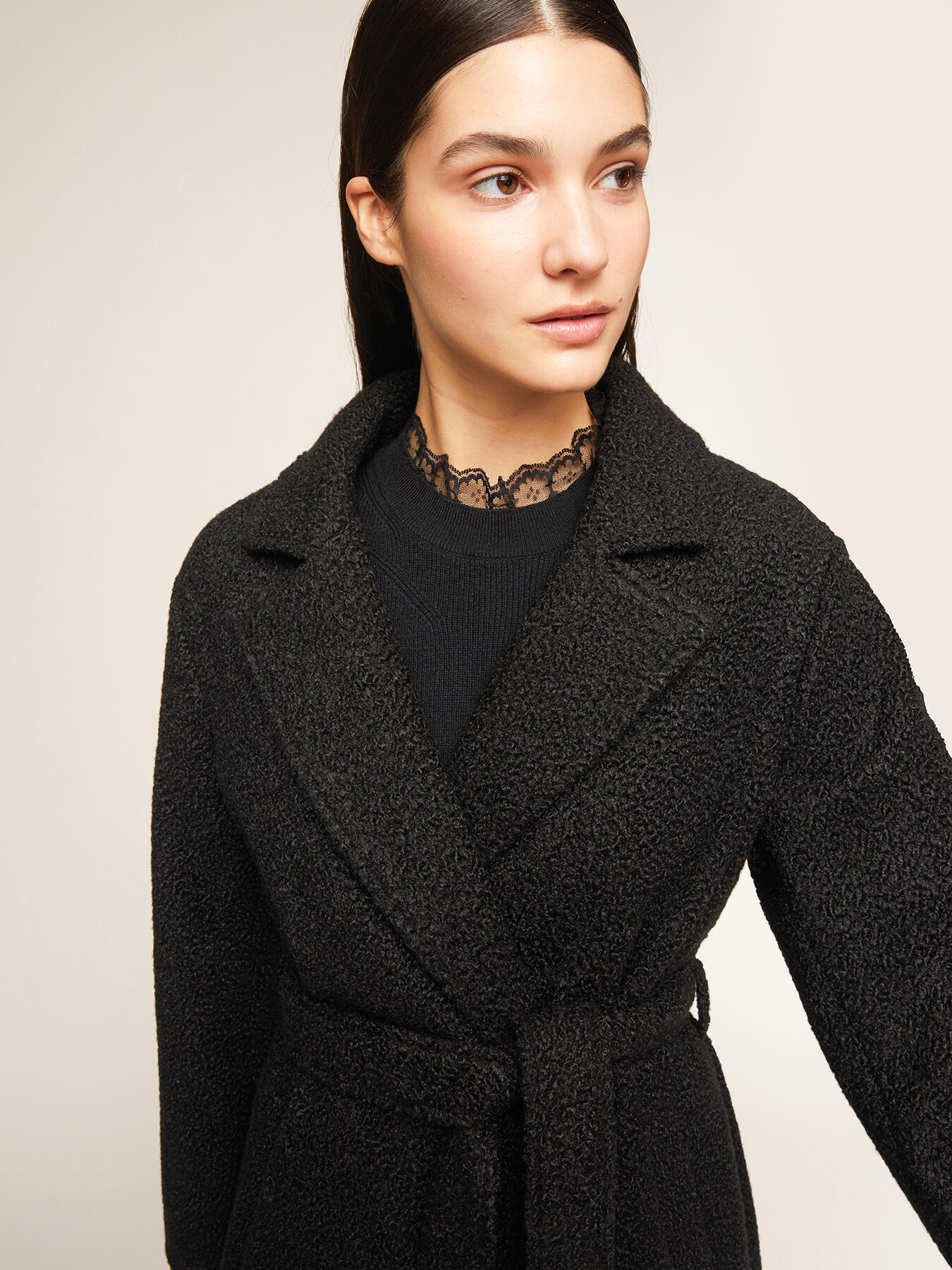 Abrigo boucl&eacute; con cintur&oacute;n image number 2