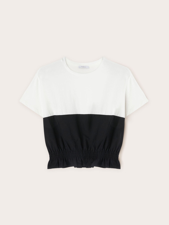 Dual-material T-shirt with elastic bottom