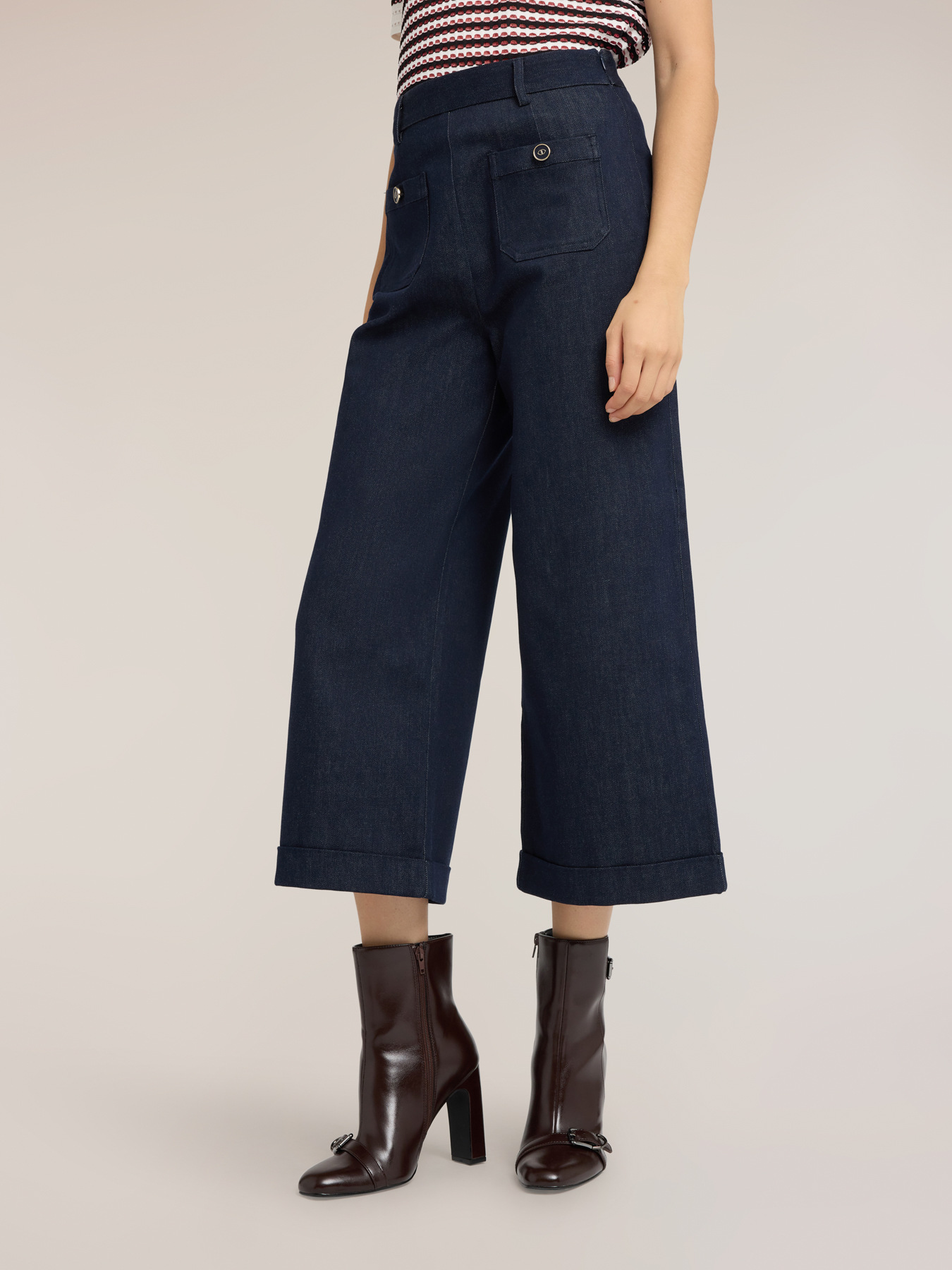 Cropped wide leg jeans with jewel buttons image number 2