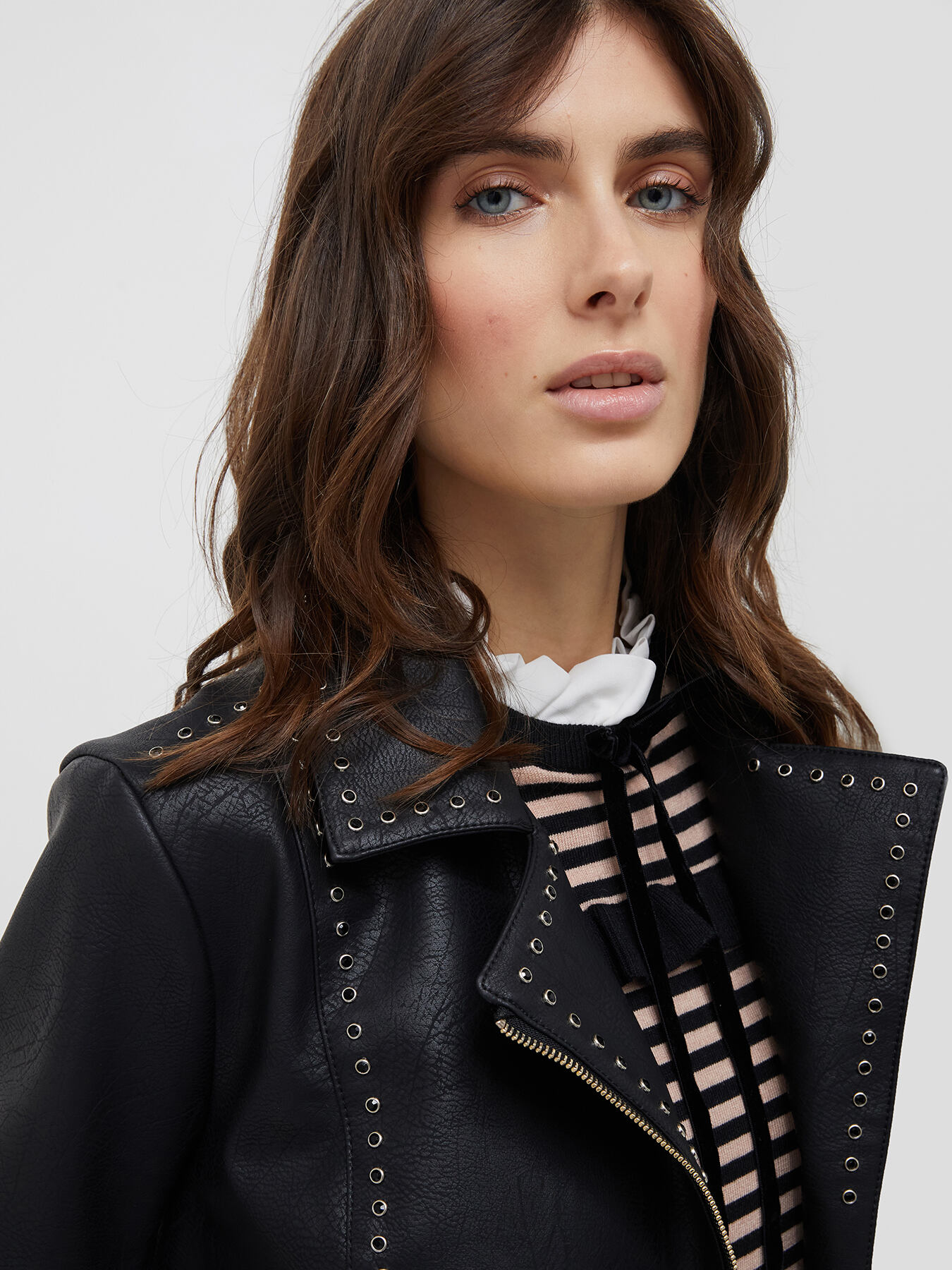 Giacca chiodo con borchie image number 2