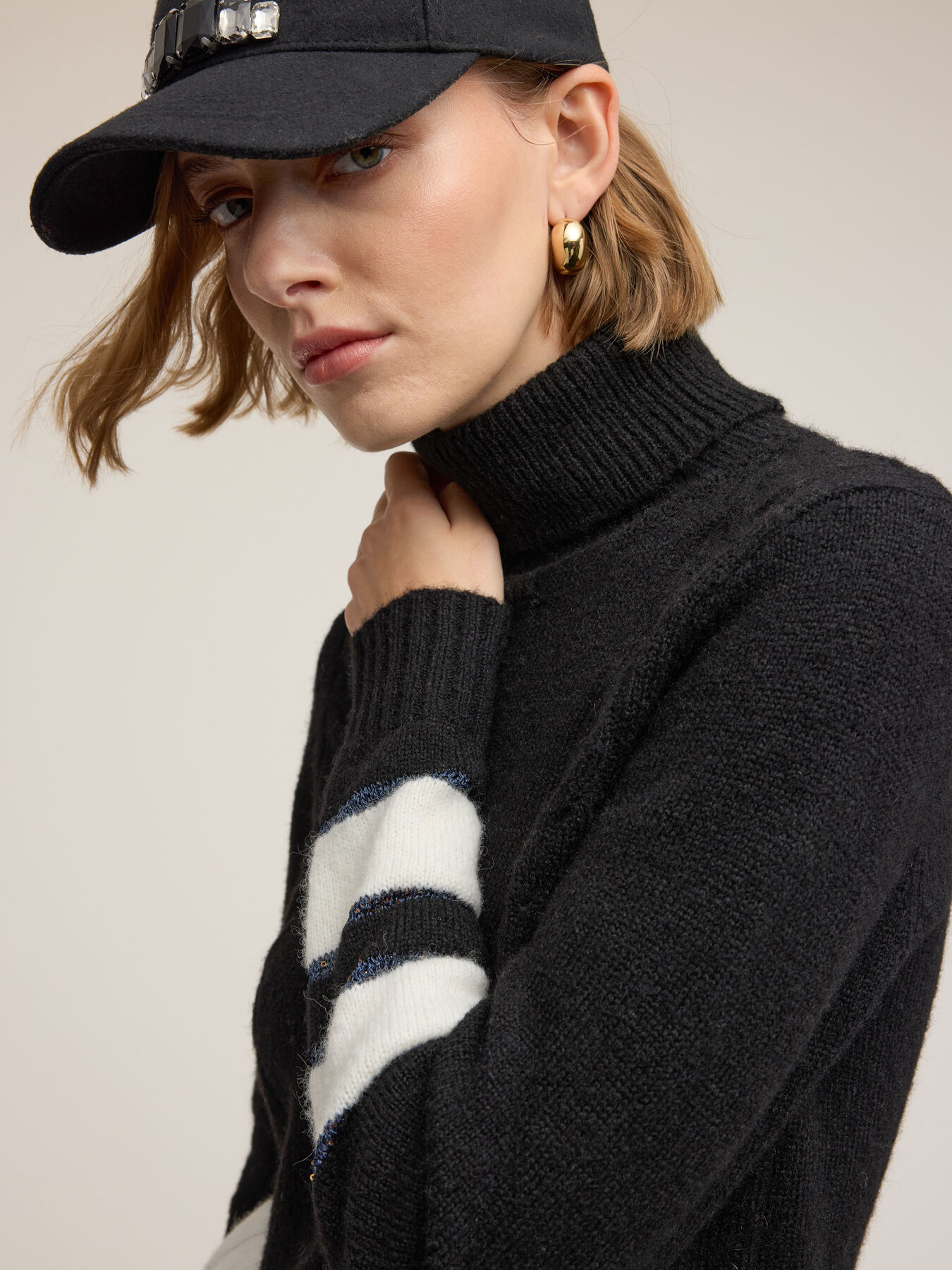 Maglia dolcevita a trecce in misto lana image number 3