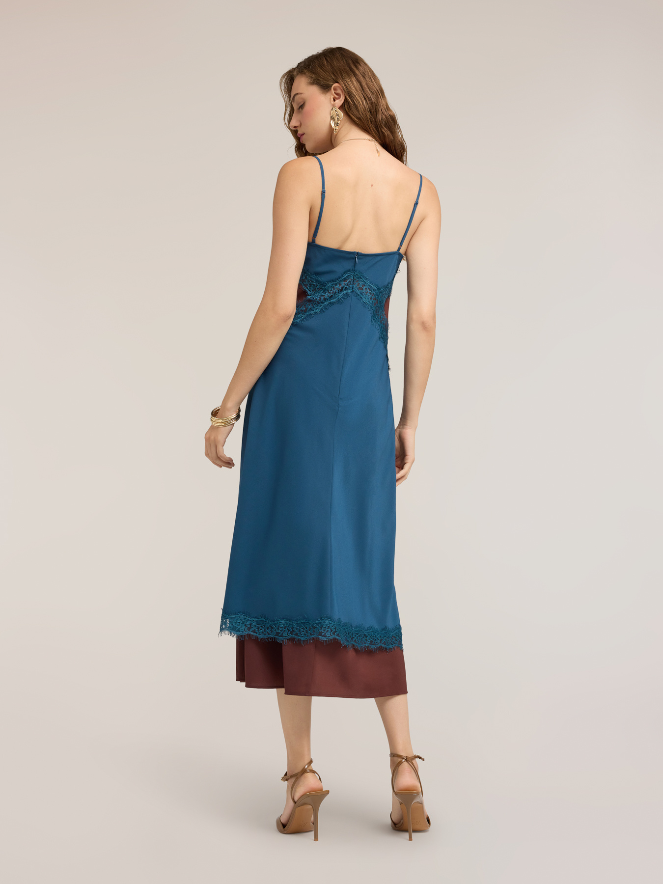 Robe regular en cr&ecirc;pe de chine avec dentelle image number 1