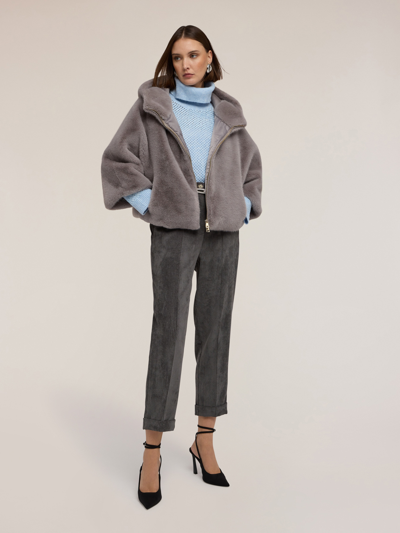 Mantel mit Kapuze in Pl&uuml;sch-Optik image number 2