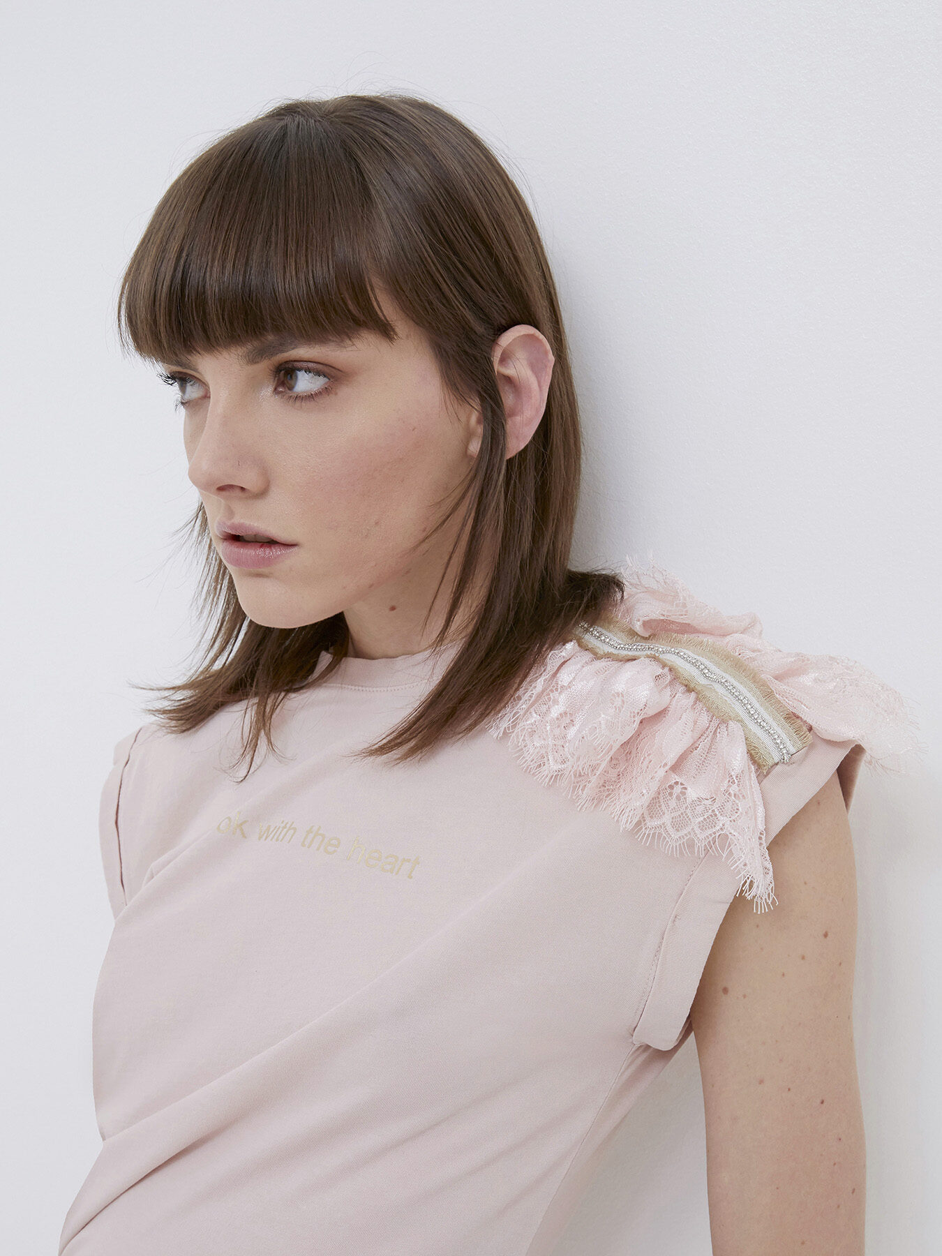 T-shirt con applicazione di pizzo image number 2