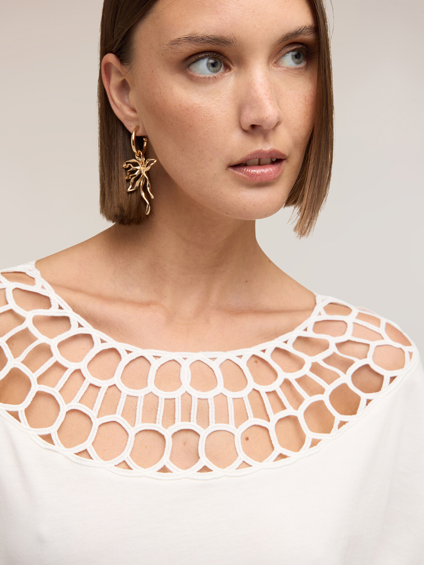 Jersey t-shirt with lace effect detailing image number 3