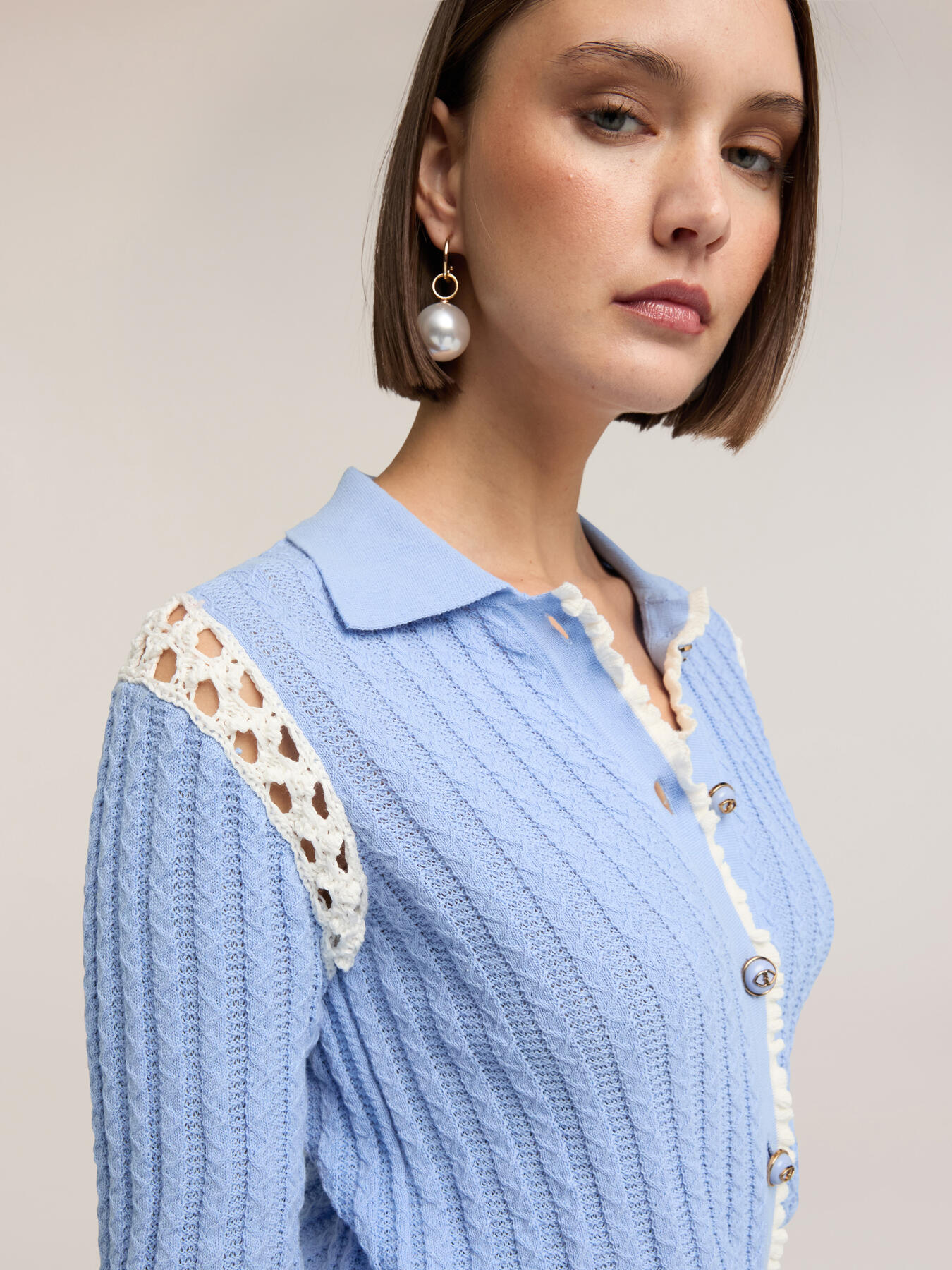 Cardigan din tricotaj fin cu inserții ajurate image number 3