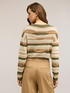 Kurzer gestreifter Strickpullover mit Lochmuster image number 1