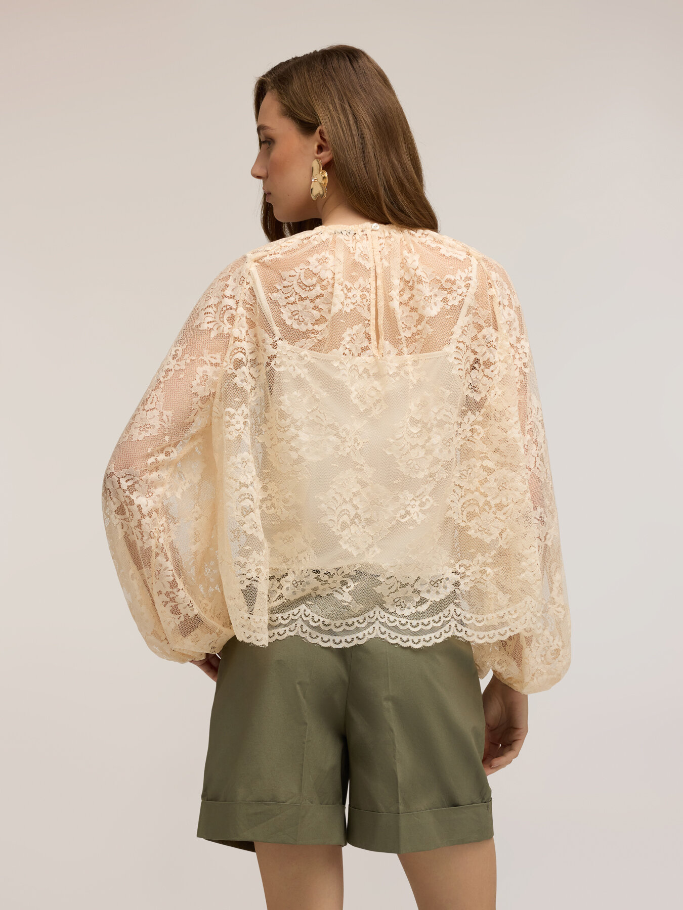 Blusa de encaje con mangas ranglan image number 1