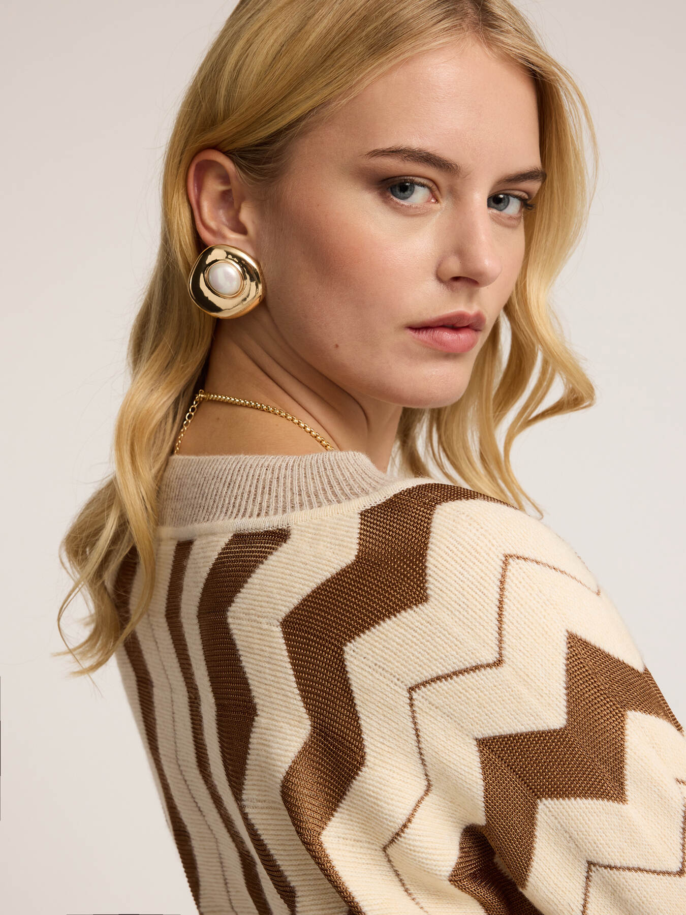 Jacquard sweater with geometric pattern image number 3