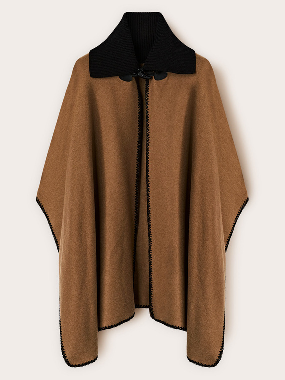 Poncho de pa&ntilde;o con cuello alto