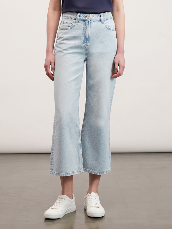 Cropped wide-legged jeans
