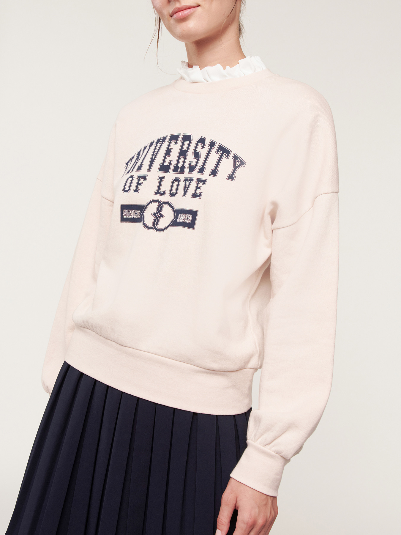 Sweatshirt with lettering feature image number 0