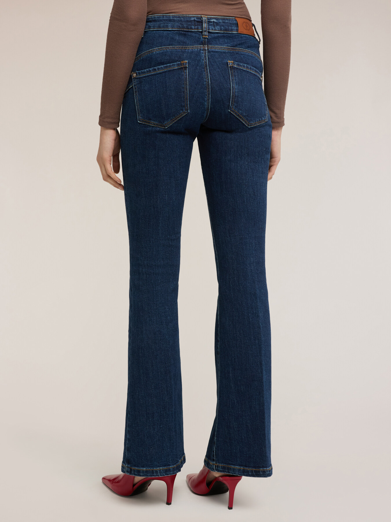 Jean flare Elle image number 1