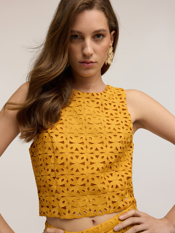 Top in pizzo di macram&eacute;