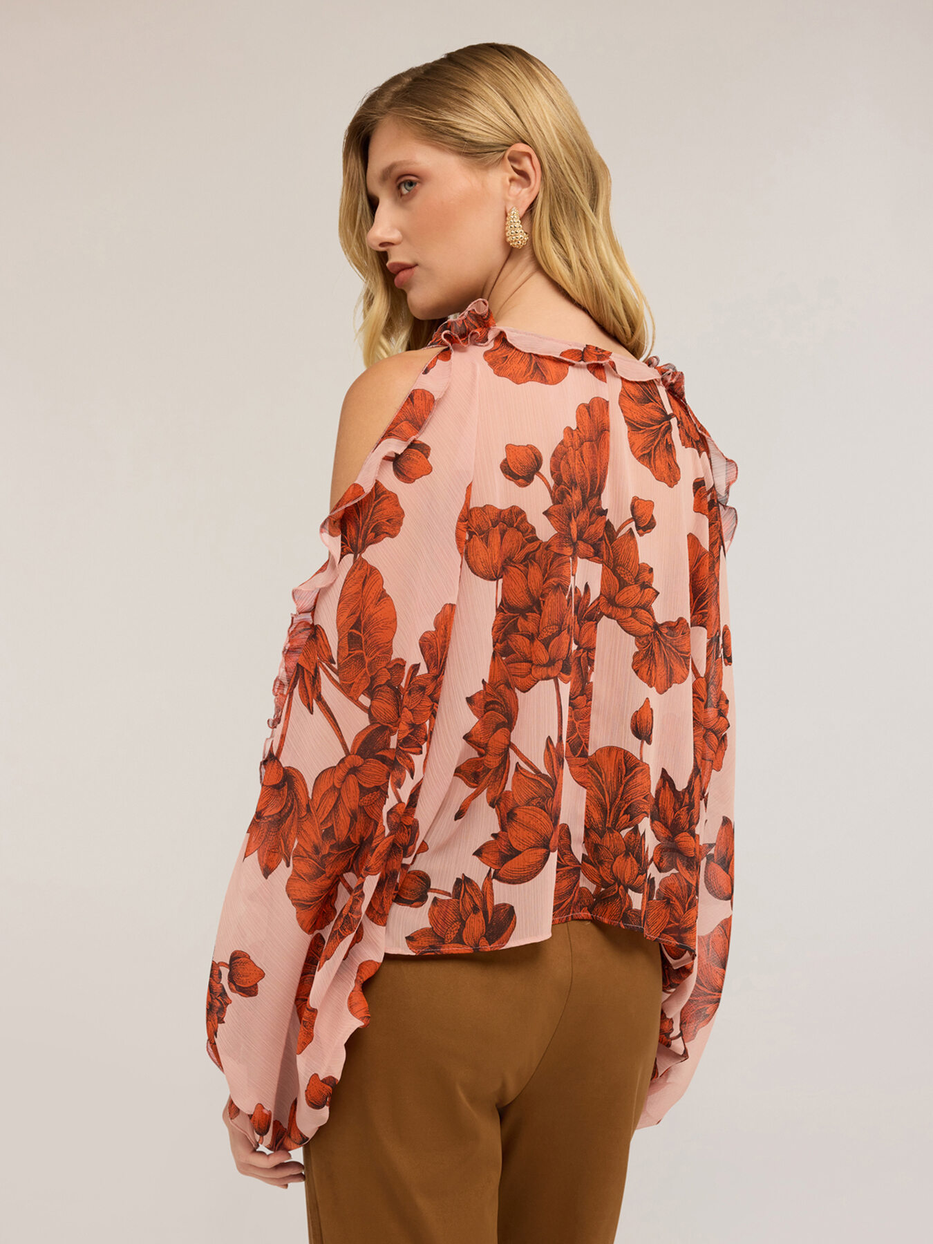 Floral blouse with wide sleeves image number 1