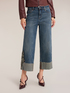 Jeans cropped con patch ricamato image number 2