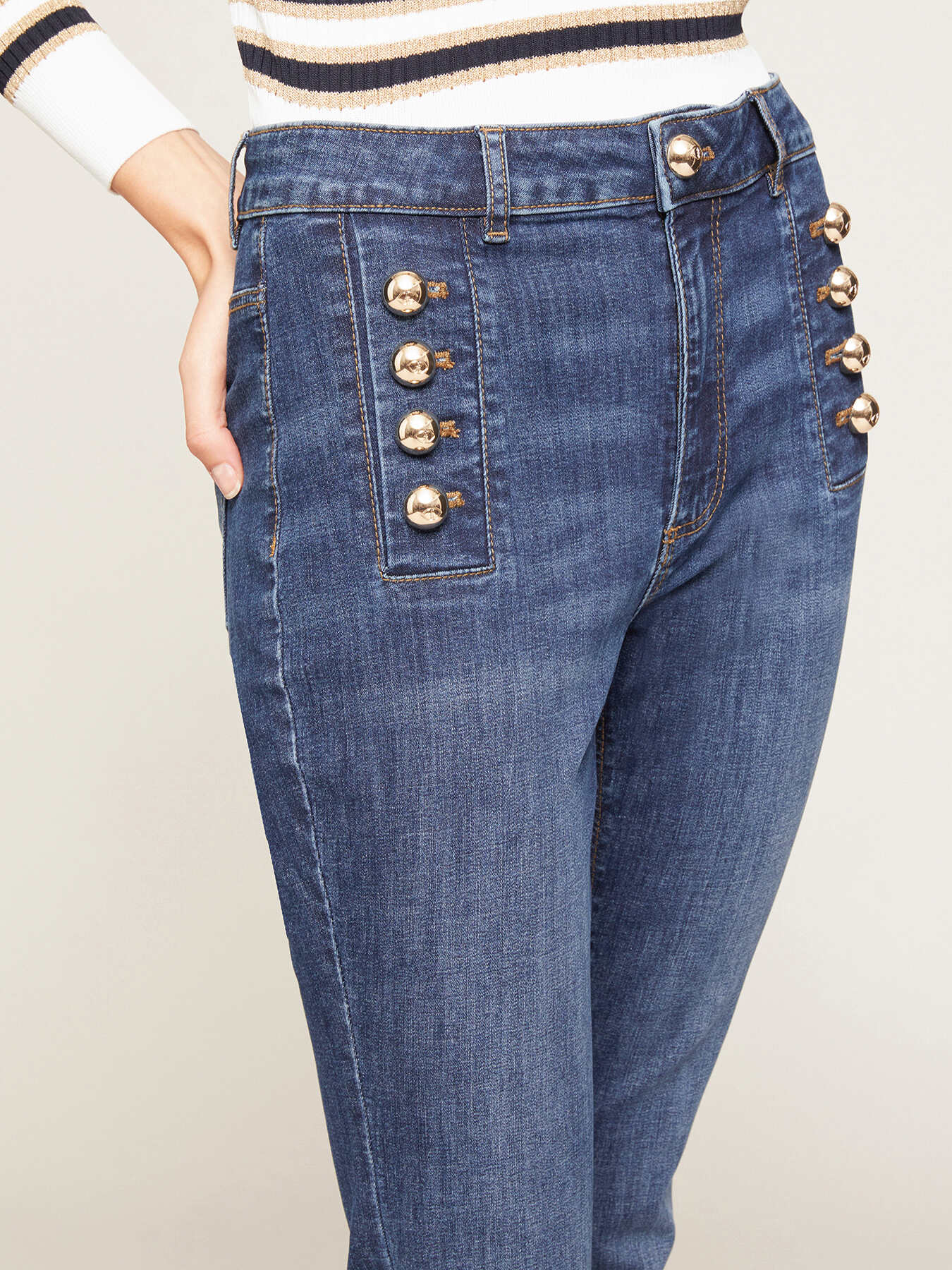Jean évasé avec détail de boutons image number 2