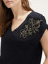 T-shirt with embroidery image number 2