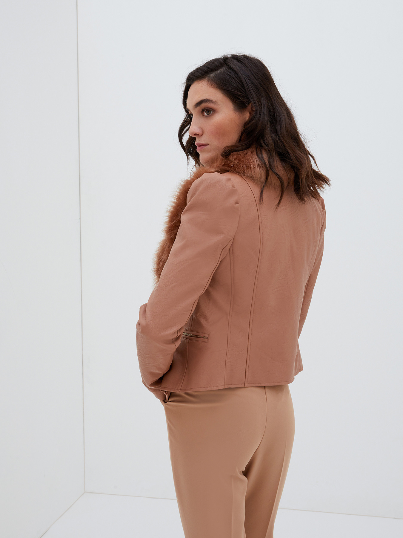 Giubbotto con collo effetto pelliccia image number 1