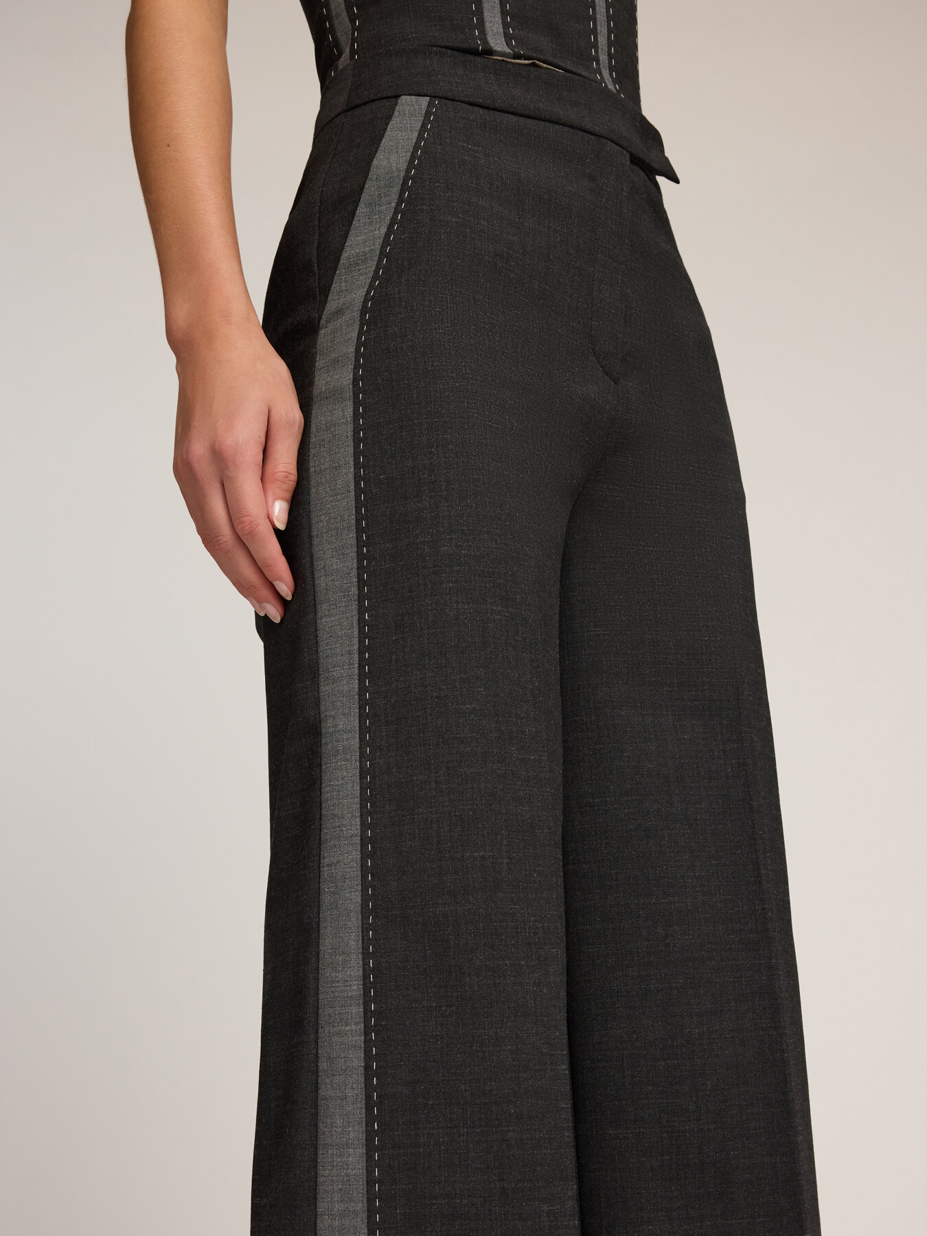 Pantalones palazzo con banda lateral image number 3