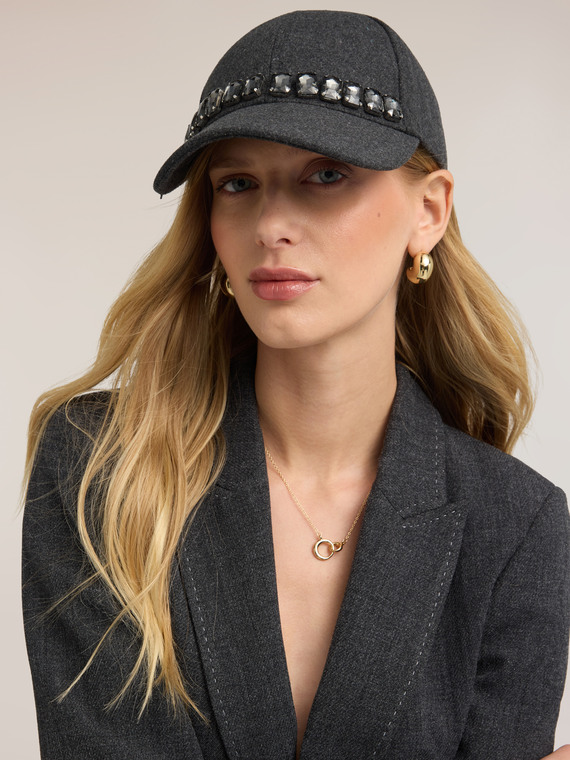 Hat with jewel appliqu&eacute;s