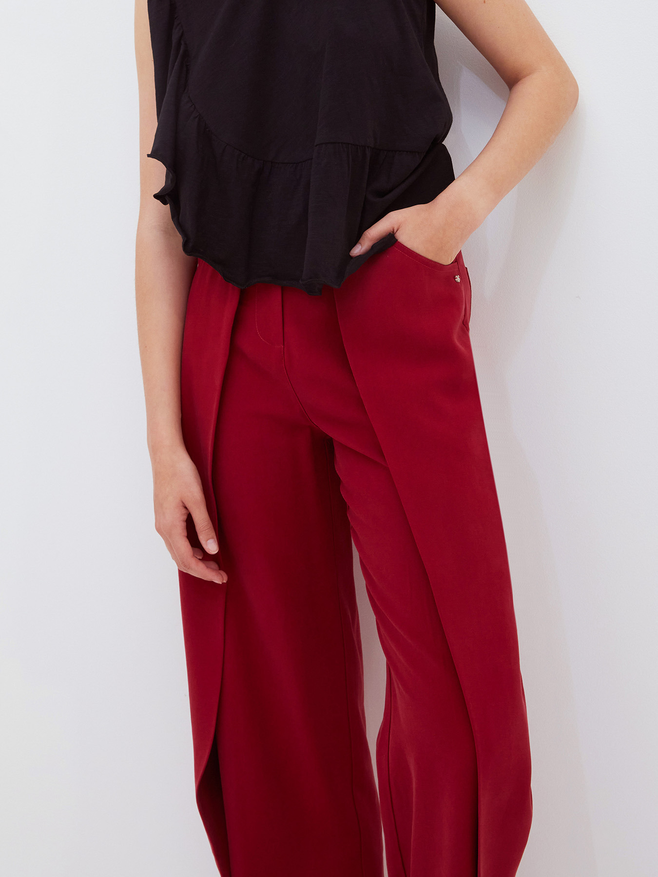 Loose trousers with pleated feature image number 2