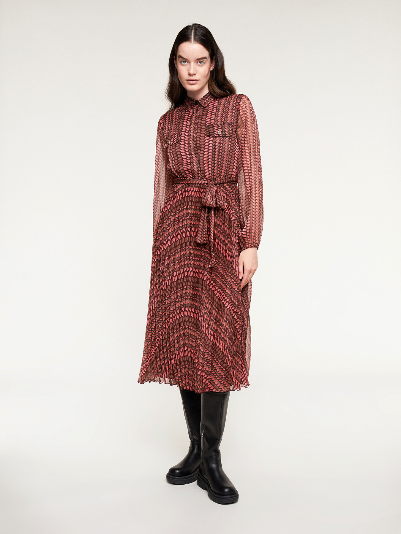 Pleated midi dress with geometric pattern image number 0