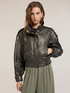 Kurze Crinkle-Bomberjacke mit hohem Kragen image number 0