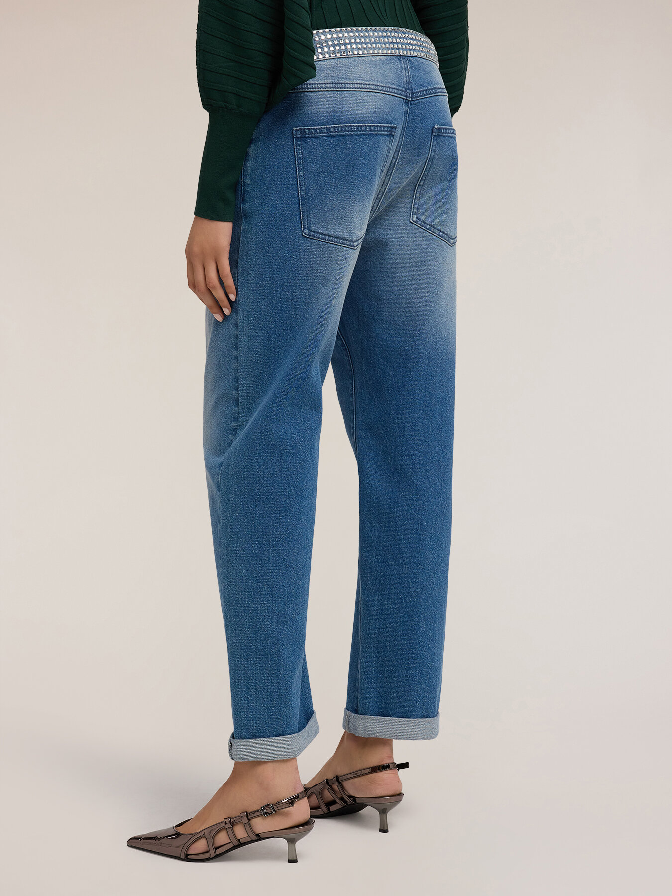 Jeans boyfit con cinturón joya image number 1