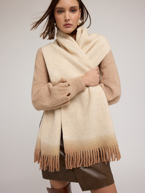 Long gradient scarf with fringes