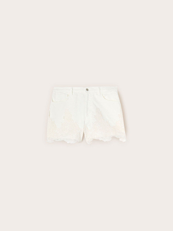 Short en serg&eacute; avec dentelle