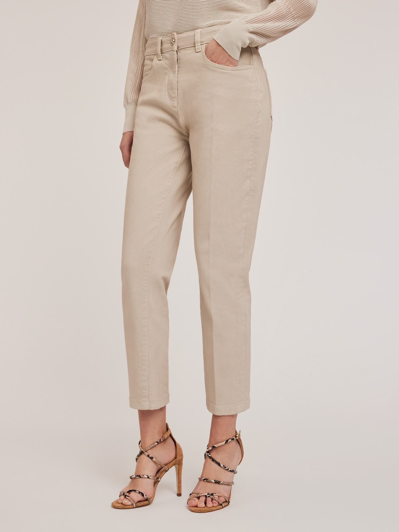 Pantaloni tip morcov din drill Rianne image number 2