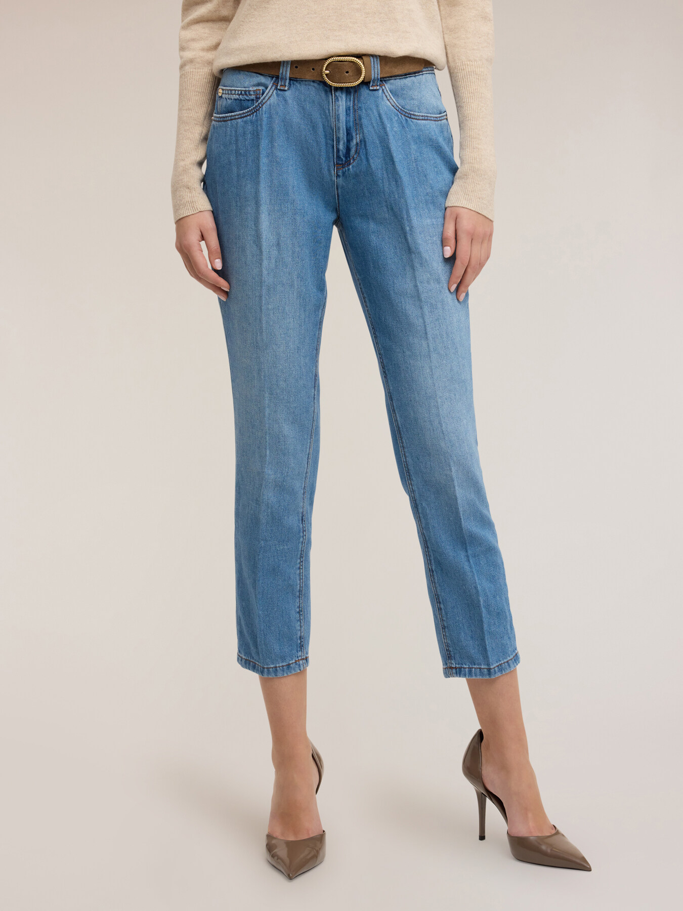 High-waisted regular jeans image number 0