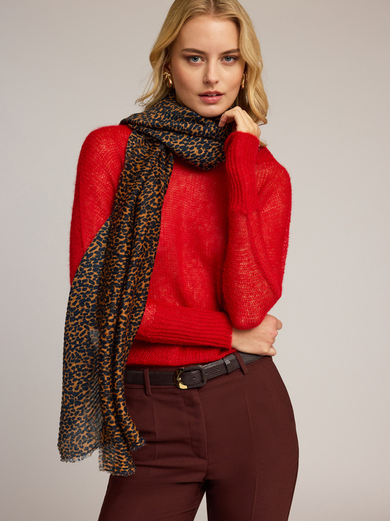 Plissierte Stola mit Animalier-Muster