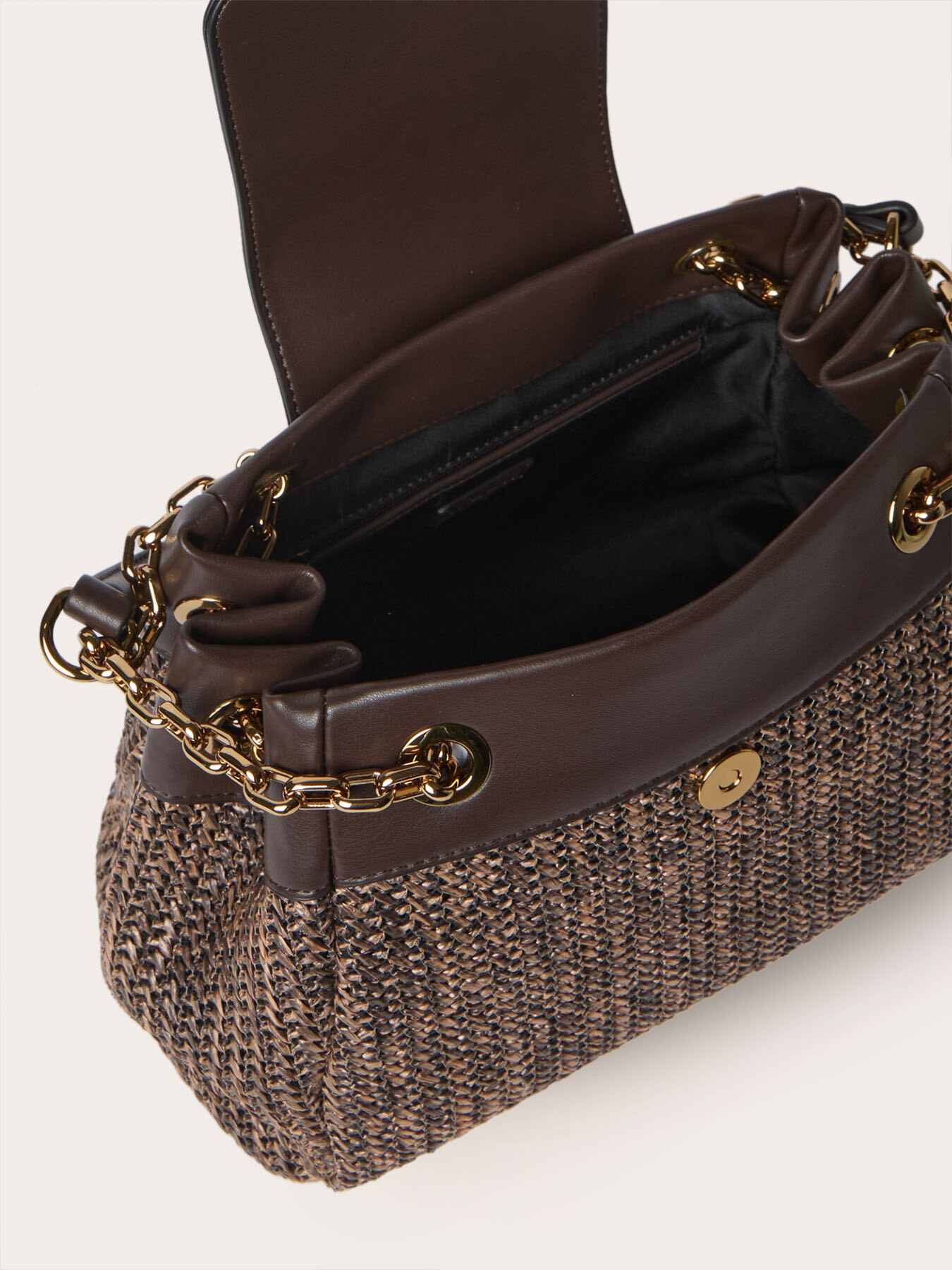 Woven shoulder bag image number 4