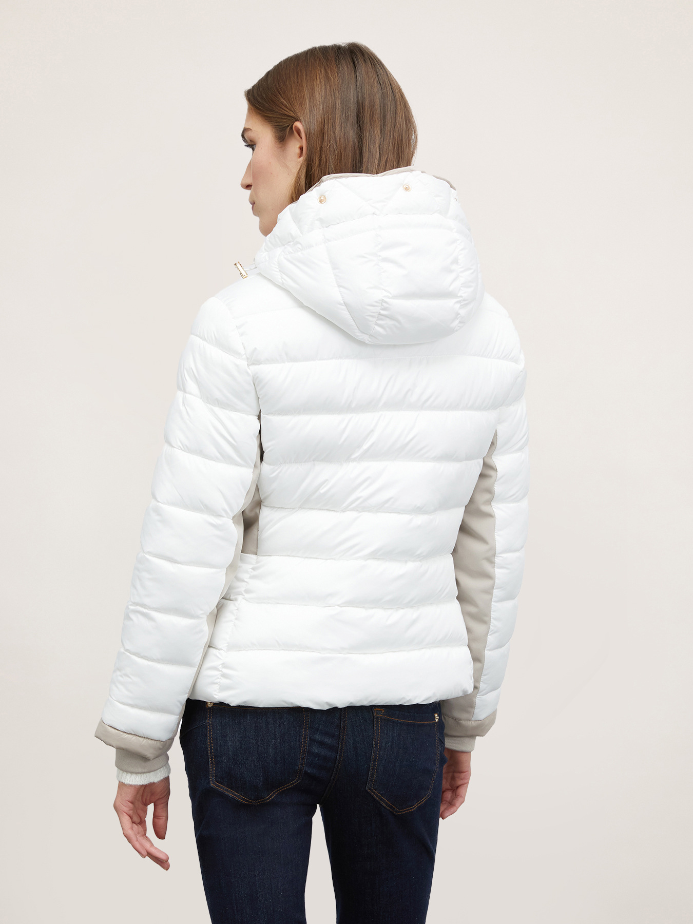 Piumino corto con cappuccio image number 1