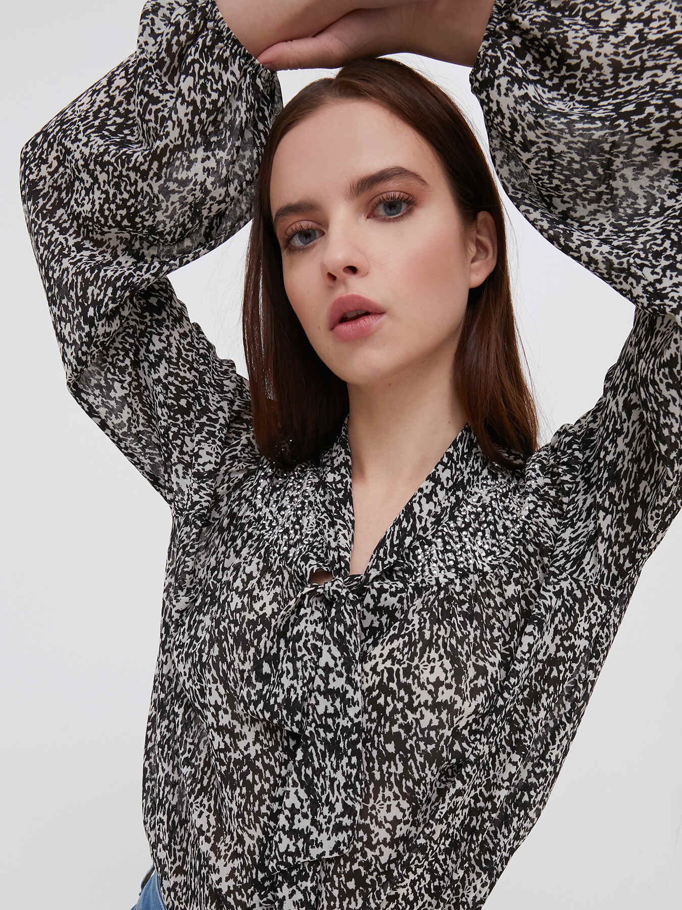 Abstract pattern pussy bow shirt image number 0
