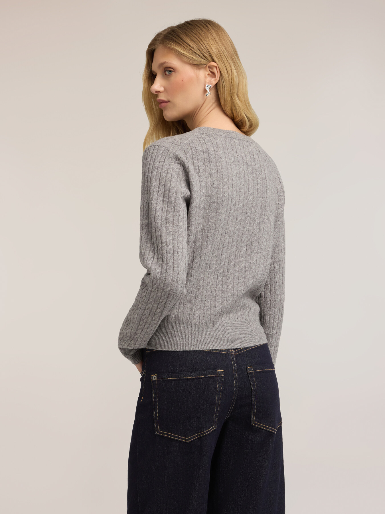 Cable-knit wool sweater image number 1